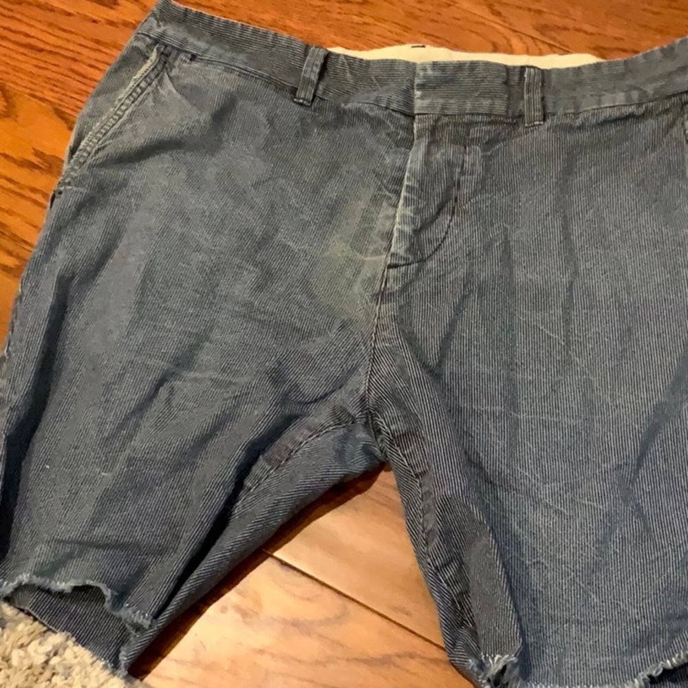 Men’s SKU shorts size 36